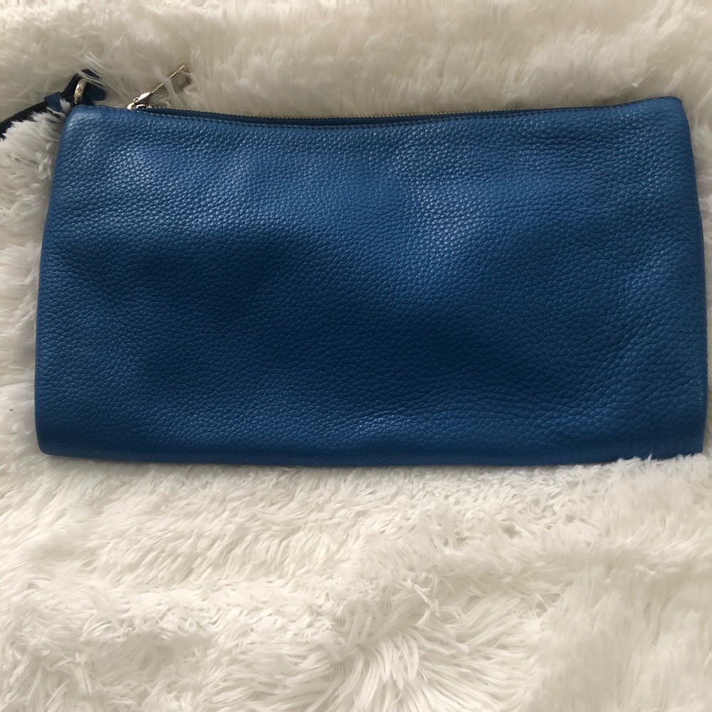I’m BLUE for PRADA - Picture 2 of 5